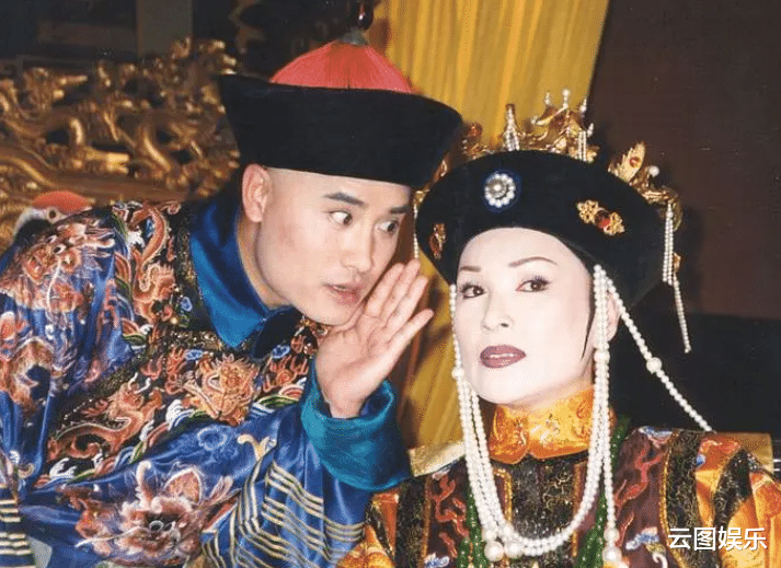 施羽|59岁男星施羽近照精神好，入行30年零绯闻，低调娶妻生娃家庭幸福