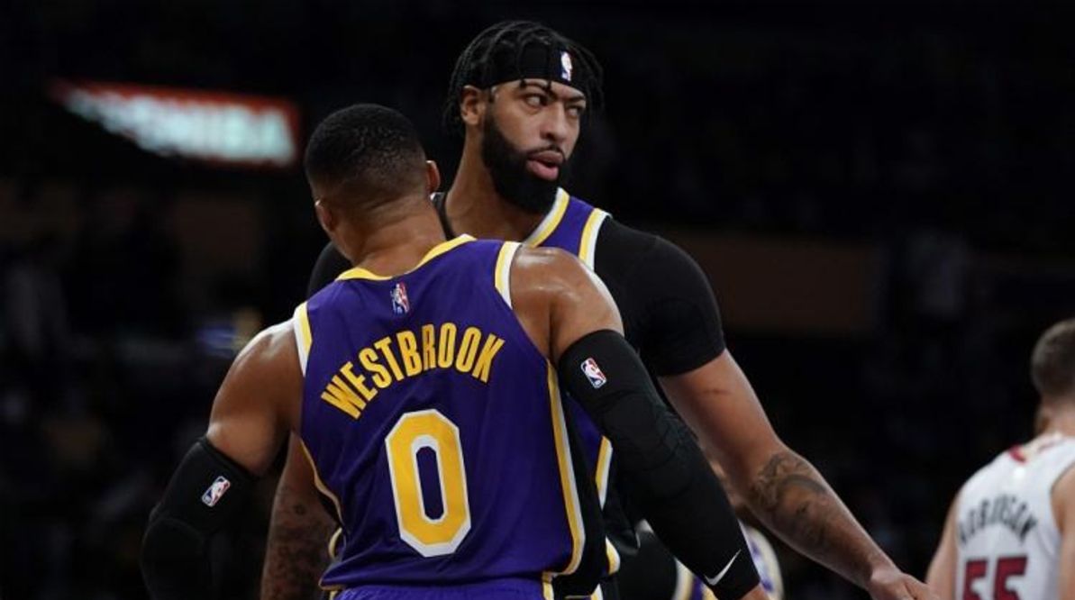 湖人隊(duì)|12分13板2斷2帽，正負(fù)值全隊(duì)第二！湖人大勝國(guó)王，你終于證明自己