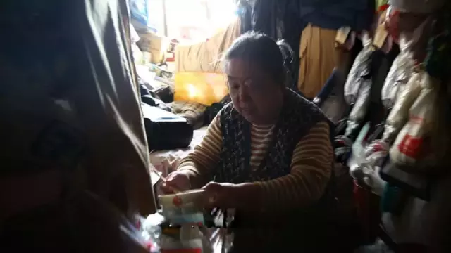 设计师|为报老人滴水之恩，北漂小伙爆改28平垃圾房，变阳光养老别墅