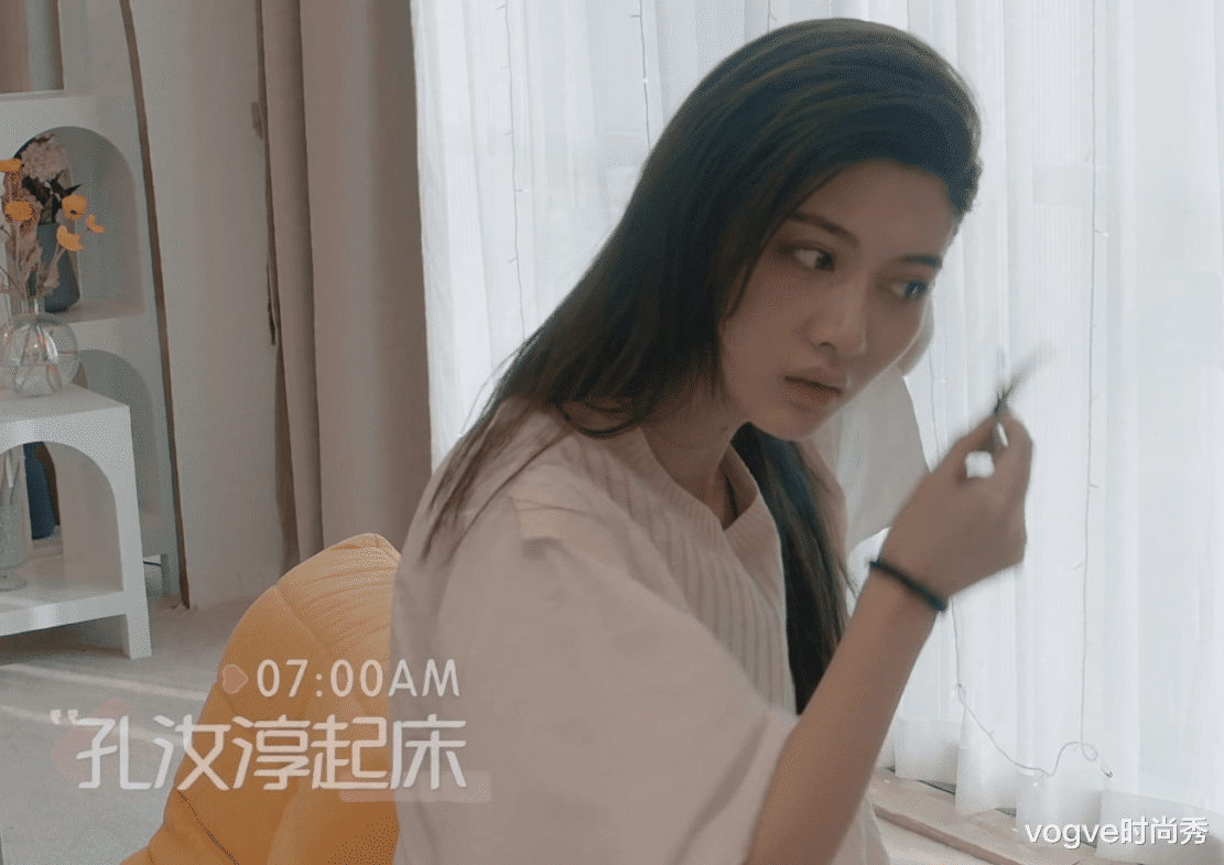 小王子|心动的信号4：女嘉宾起床照火了，看到素颜出镜，女5真有30岁吗？