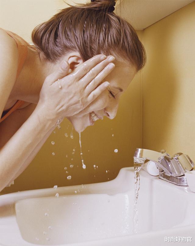时尚好物官 洁面时:这三个问题一定要重视。肌肤状态细腻,更有气质