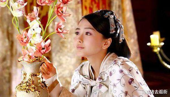 杨蓉|十位古装拈花美人，杨蓉醉人，李沁清新，但均不及她惊艳