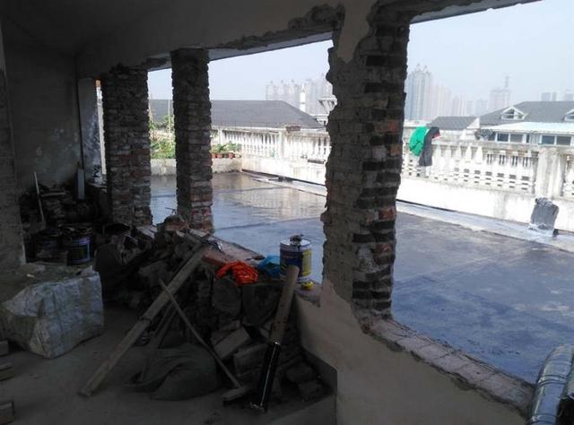 为了露台他买下顶楼,一番大改后过上了田园生活,让人羡慕!