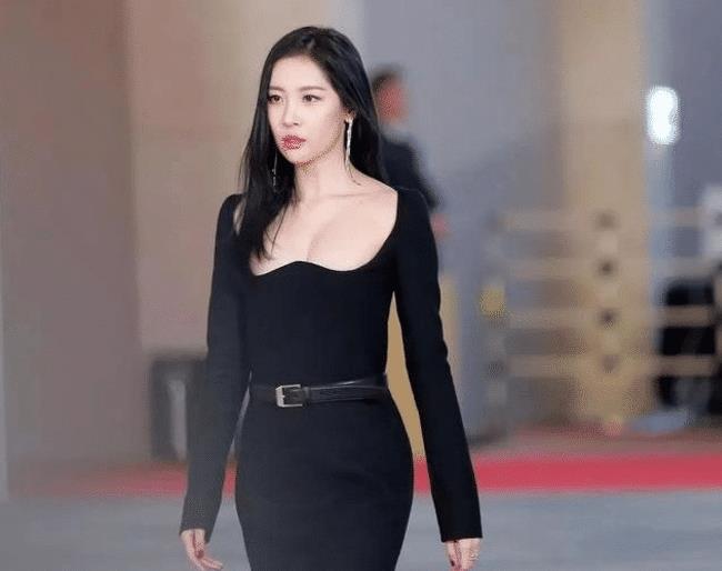 |她被称为“南韩第一腿精！”，颜值高到犯规，今28岁美得不像话