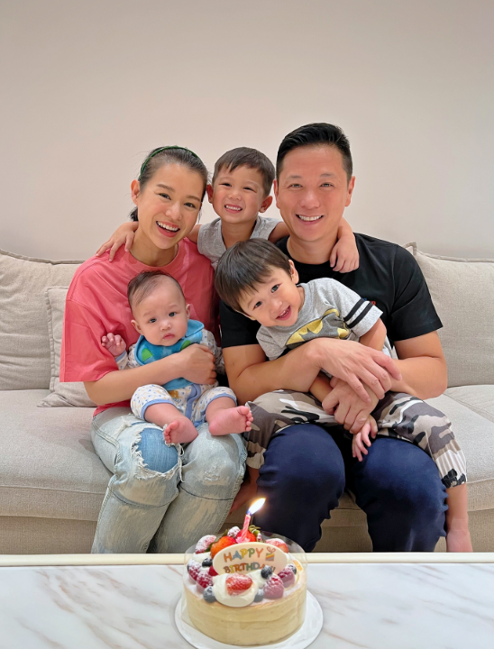 胡杏儿|胡杏儿老公晒儿子近照，穿玩偶服颜值超高，一个像爸爸一个像妈妈