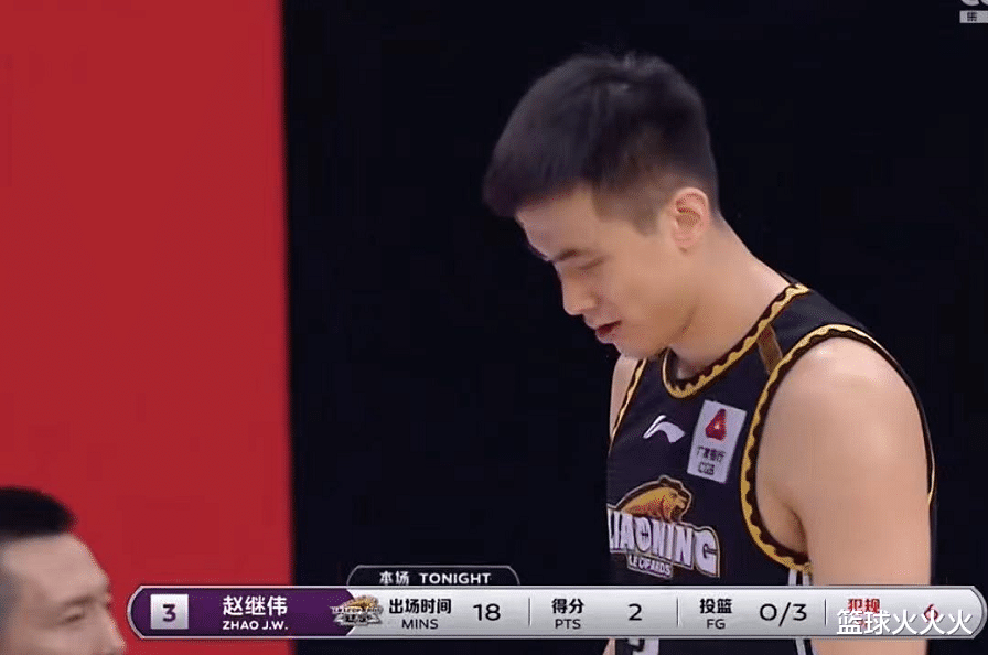 韩德君|辽宁输球！2主力被裁判困扰，韩德君气得直跳，一旁的周鹏都笑了