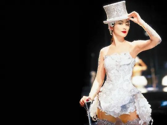 黄圣依|嫁给“富豪”的5位女星，黎姿黄圣依在榜，最后一位却要帮忙还债