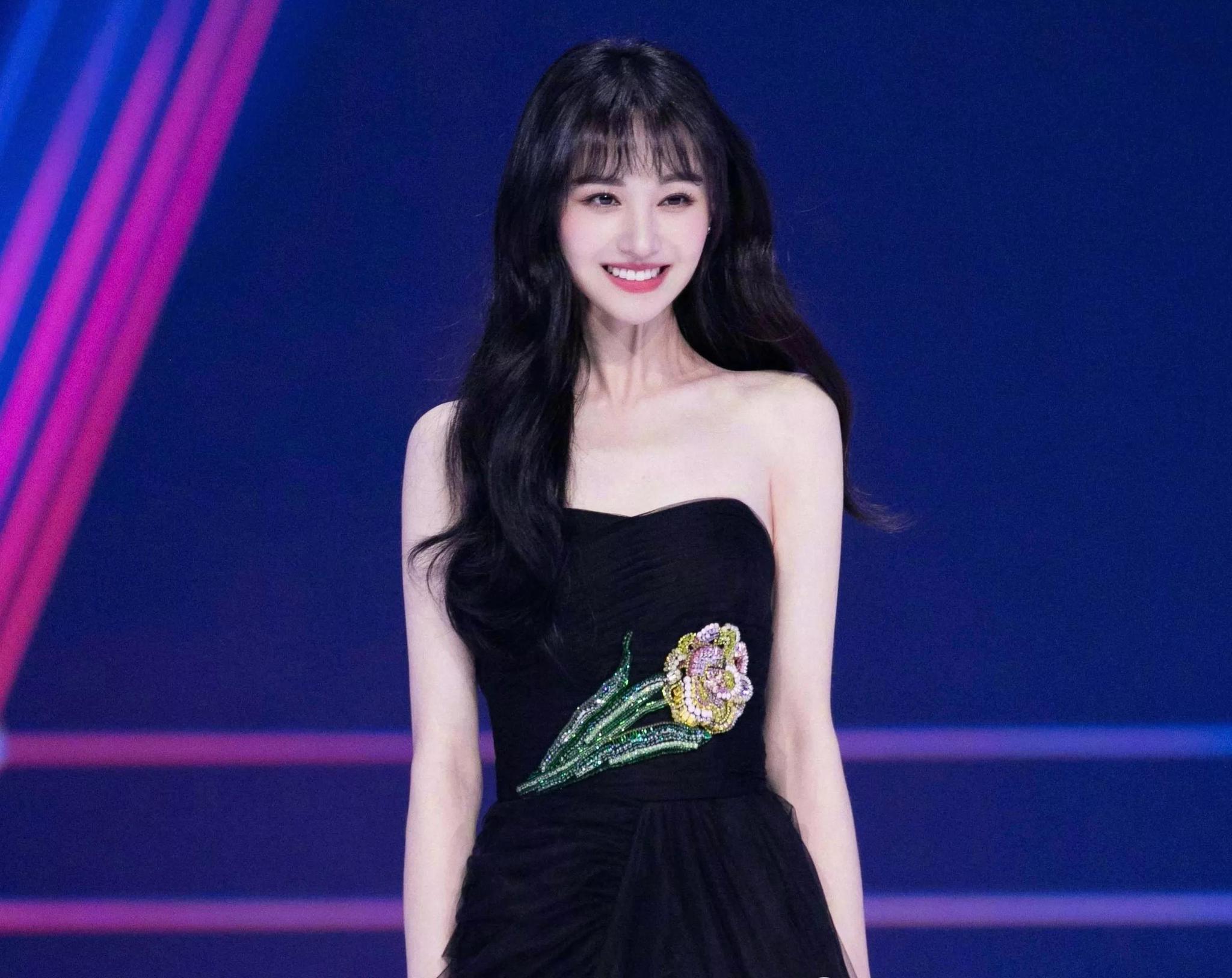 郑爽|郑爽再被央视点名，著名编剧也出面曝光，引出更多娱乐圈内幕