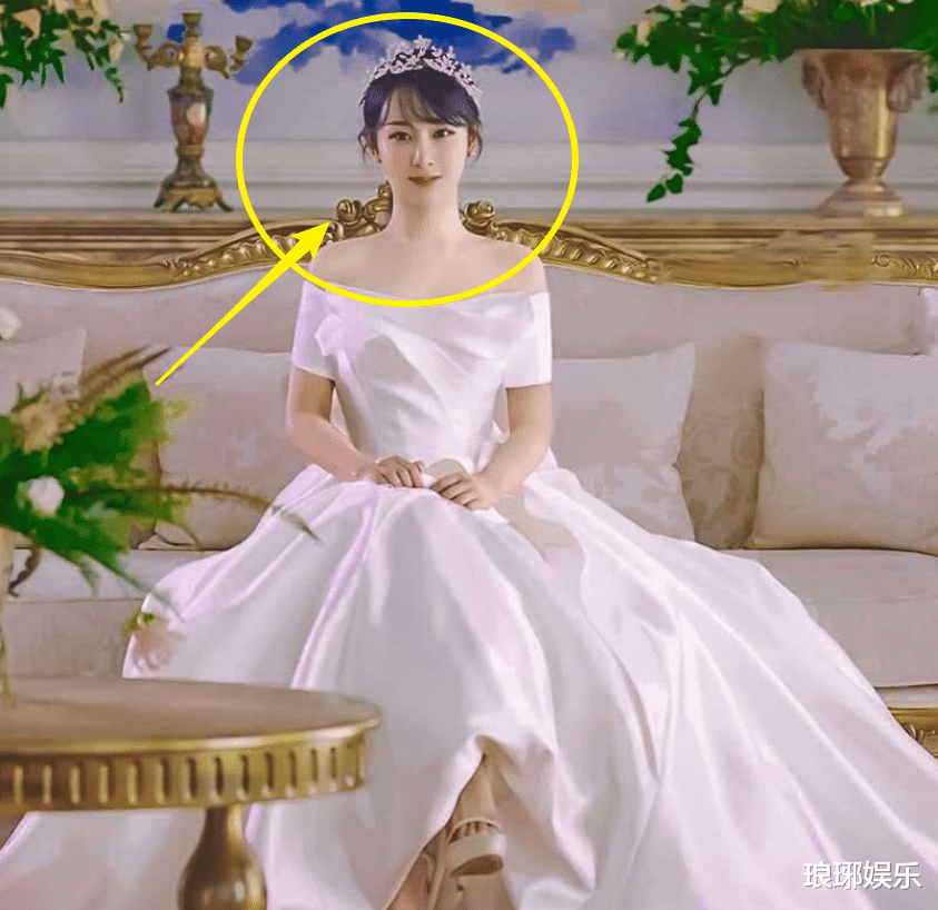 甄嬛|韩商言佟年婚礼现场，杨紫穿婚纱成全场焦点，我却关注李现的眼神