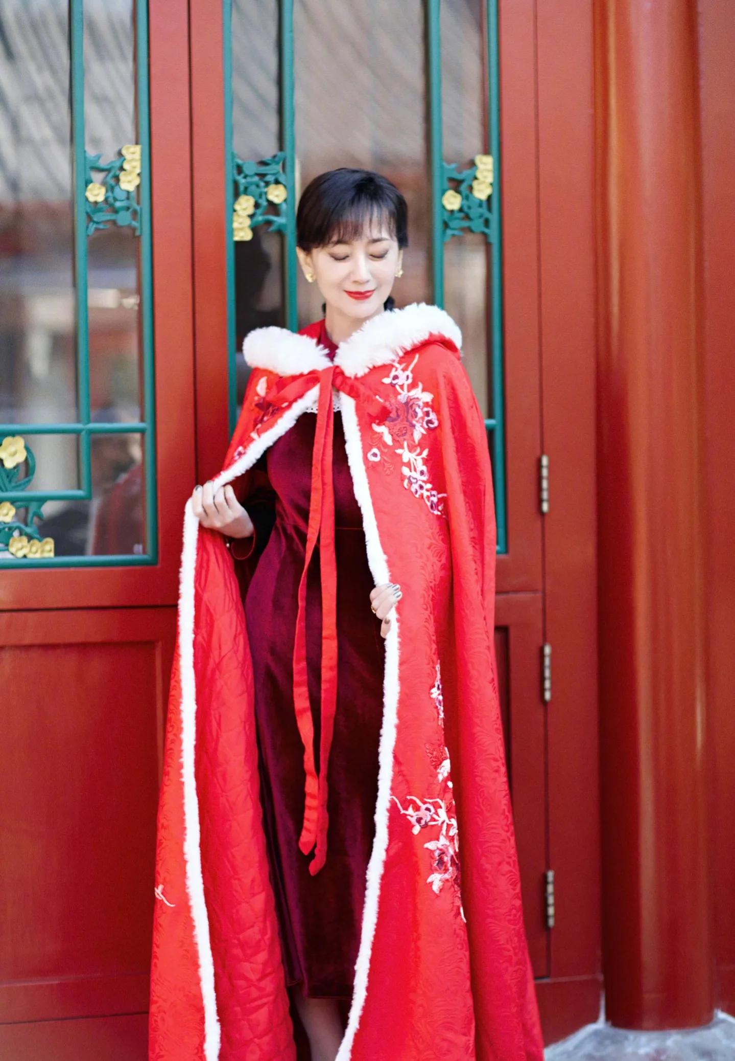 何炅|岁月不败美人，不老女神“白素贞”赵雅芝近况，艳丽依旧，端庄去初