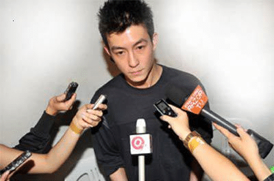 陈冠希|曾经陈冠希有多受欢迎？看到他和女明星的合照，就能够看出曾经的辉煌