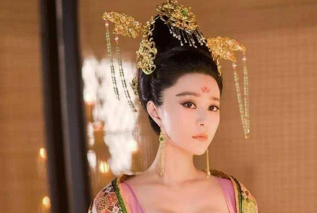 武则天|宰相写“青鹅”二字被武则天问斩，群臣疑惑，武则天：把字拆开