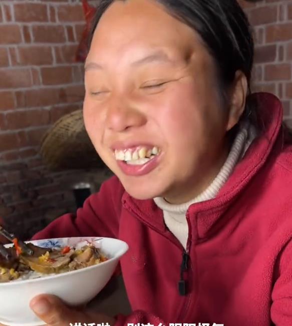 郭可盈|牛爱芳夫妇的视频变风格，粉丝质疑什么就拍什么，连孩子都不放过