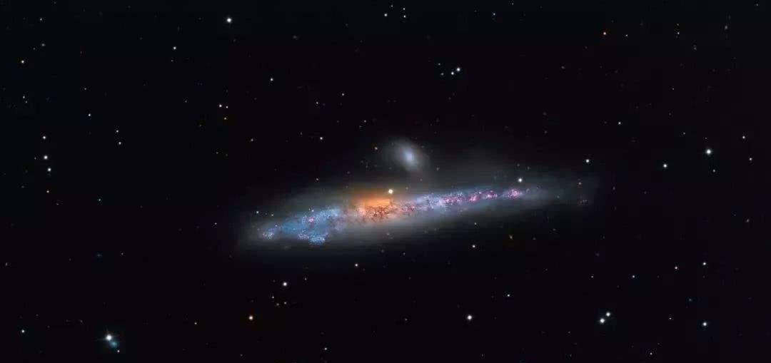 「星际战争」遗迹?108亿光年外,科学家发现1.7万光年的圆形洞口