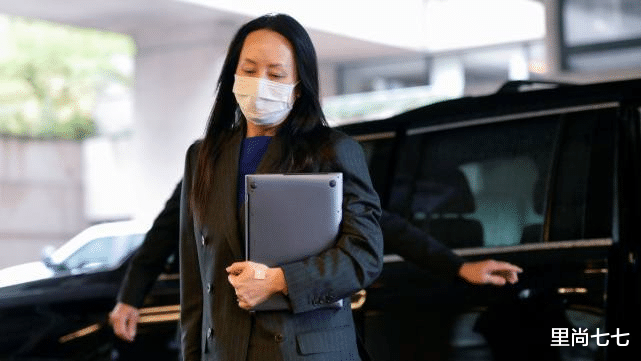 孟晚舟|孟晚舟今晚结案!首次穿男友风西装罕见翻车,表情凝重没了笑容