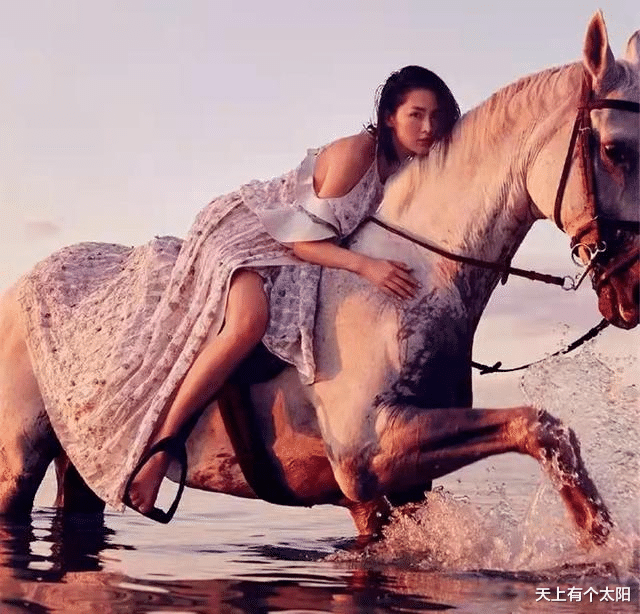 李沁|李沁的“骑马大片”火了，被指“尺度太大”，优雅的形象备受质疑！