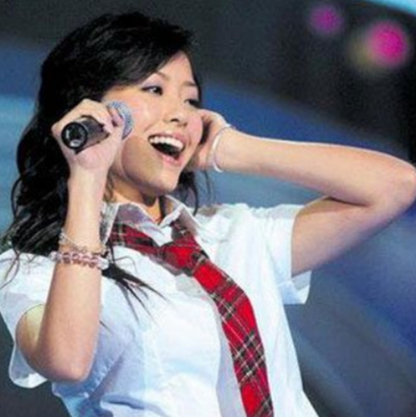 明星素颜|“卑微女孩”张靓颖,被前夫“渣”了15年,转身爱上前伴郎