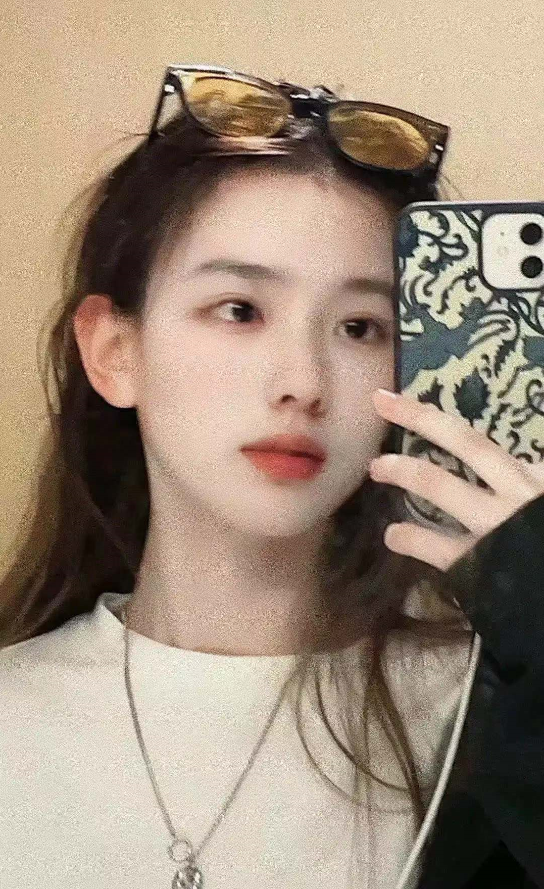 王思聪|王思聪疑曝孙一宁整容前真容！对比美照判若两人，女方黑料遭起底