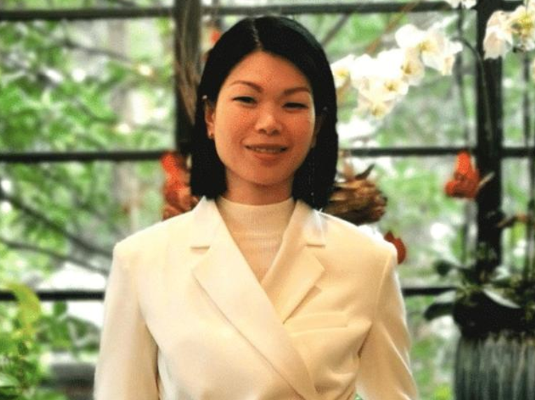 吕燕|她是中国第一丑模，误打误撞嫁给法国富豪，8岁儿子酷似贵族王子