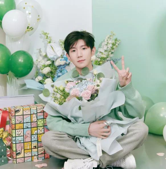 耶稣|王源，黄磊，李冰冰带新人？郭采洁规划乱？话题女星求贵妇被拒？