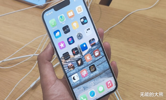 iPhone 13，用了快一个月后，想谈谈几点感受