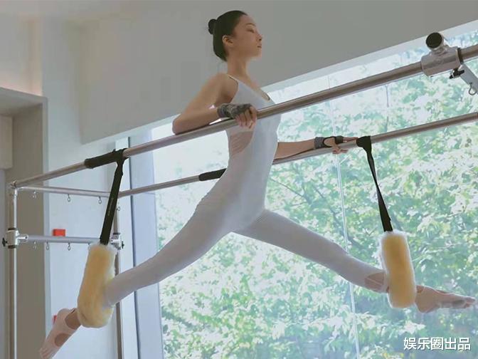 张韶涵|张韶涵健身照曝光，衣着华丽妆容精致，网友：像是在拍写真