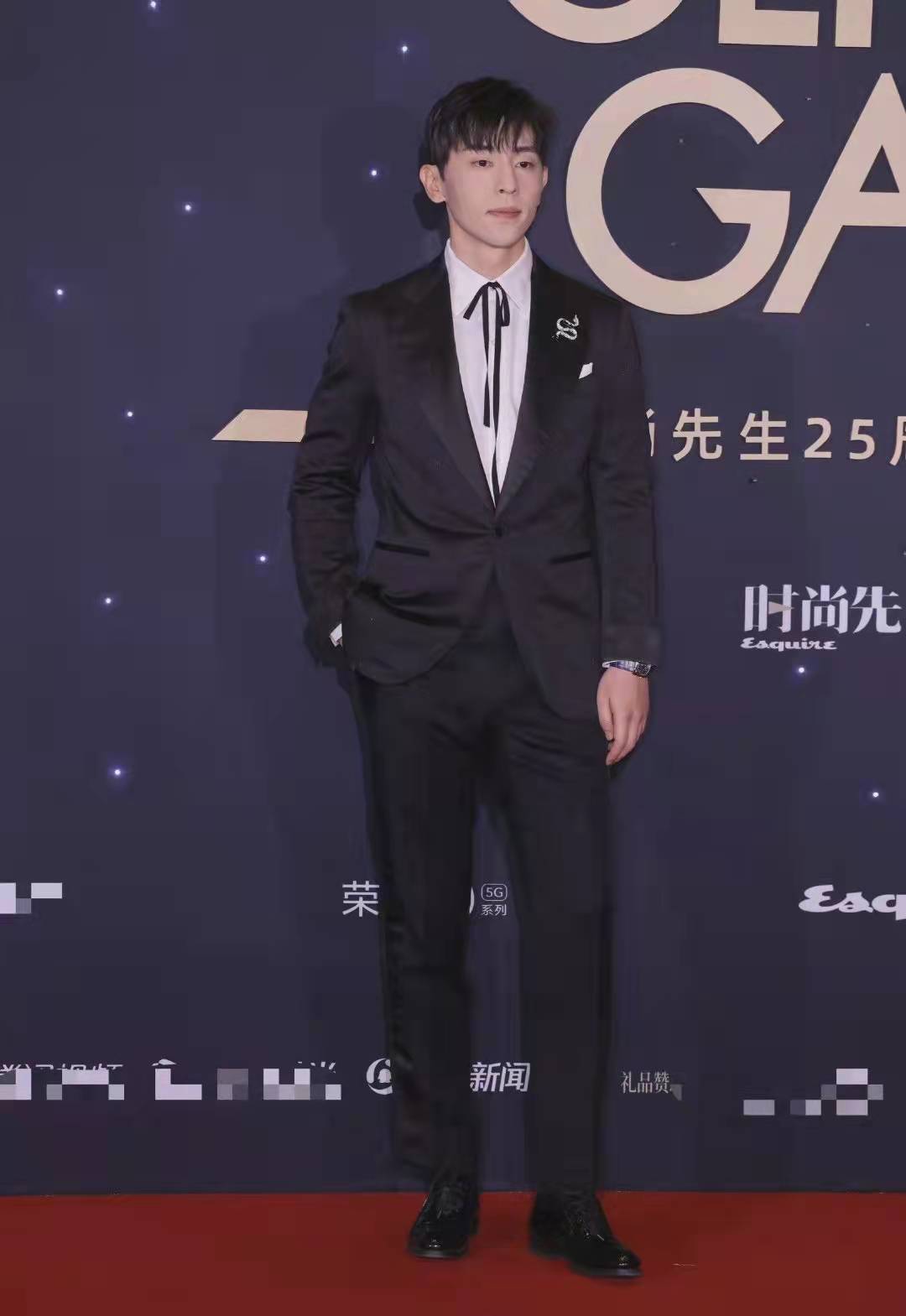 王大陆|时尚先生红毯照来啦！龚俊成火龙果，邓伦变绅士，王大陆又翻车？