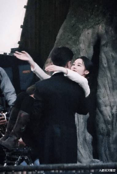 任嘉伦|《请君》还未杀青，任嘉伦又一新剧立项，网友：这女主又来毁剧？