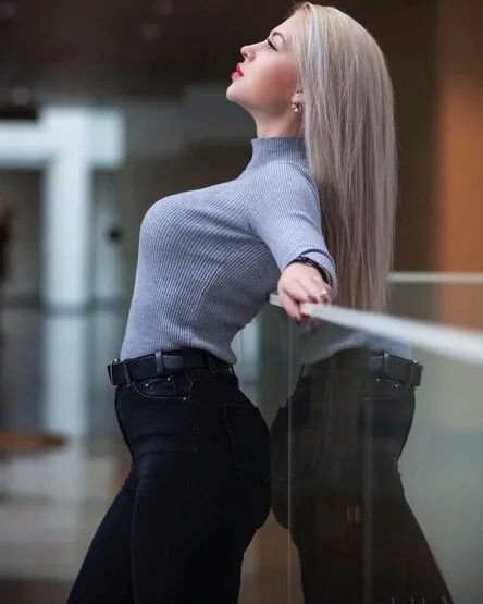 素菜|俄罗斯妹子，身材不输斯嘉丽，被称为“现实版黑寡妇”