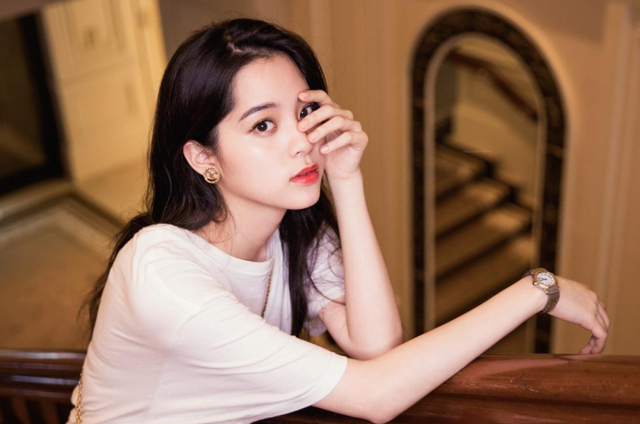 欧阳娜娜|有一种字体叫“欧阳娜娜体”，单个字看很丑，组合起来却很可爱