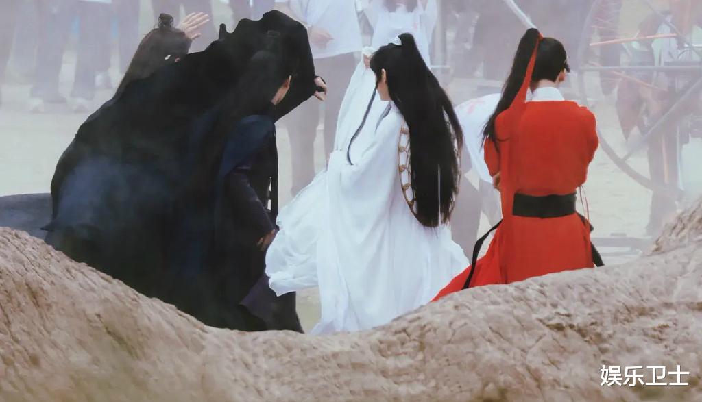 翟潇闻|《吉星高照》开拍，翟潇闻张凌赫造型仪态似阴间出品，谢怜花城对戏太无感