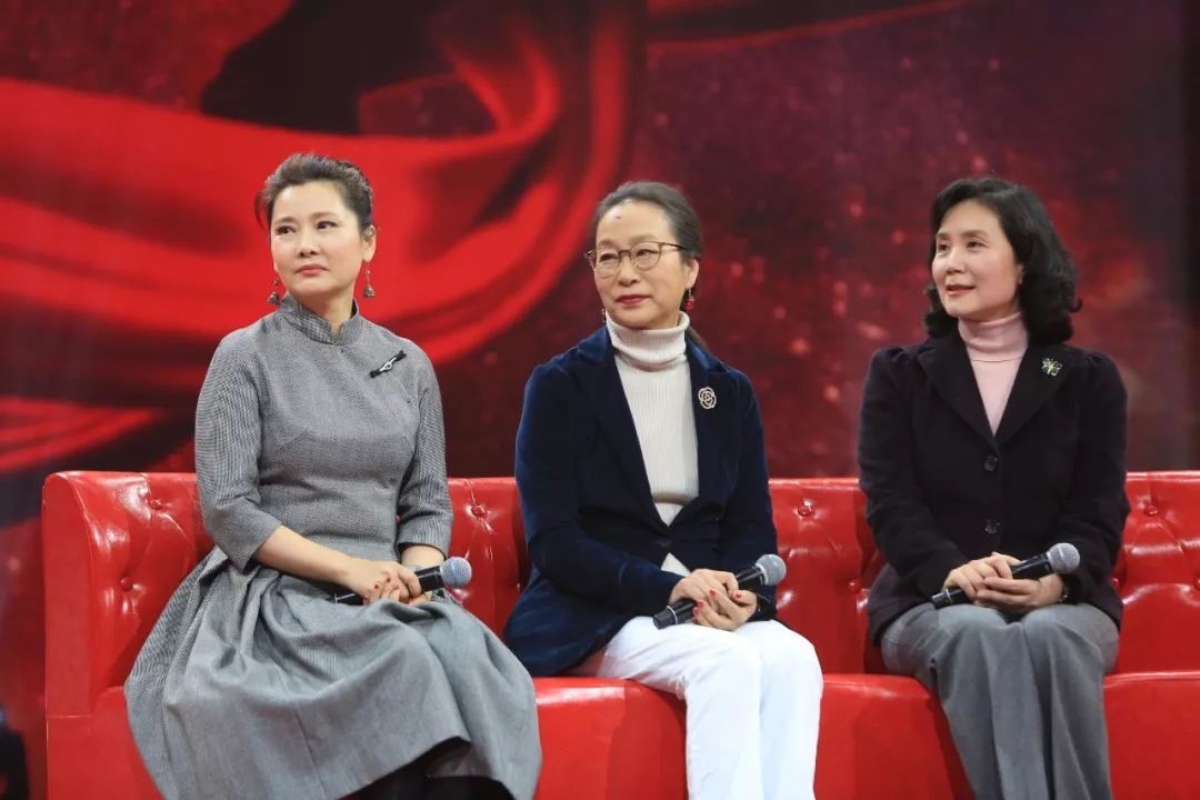 何赛飞|父亲因她终身不娶，长相太美无人敢追，如今58岁成为了人生赢家，她是谁？