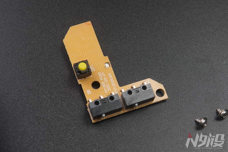 芯片|可换上盖设计 多彩M820猎境者三模无线游戏鼠标体验