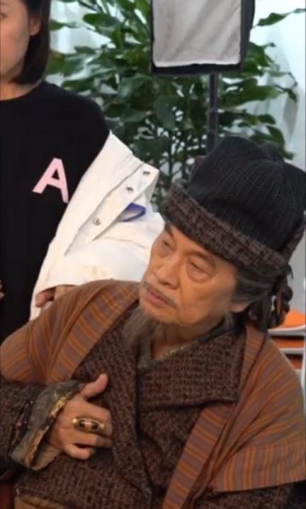 吴孟达|吴孟达不停拍戏赚钱还“情债”，为现任太太深思熟虑分配遗产