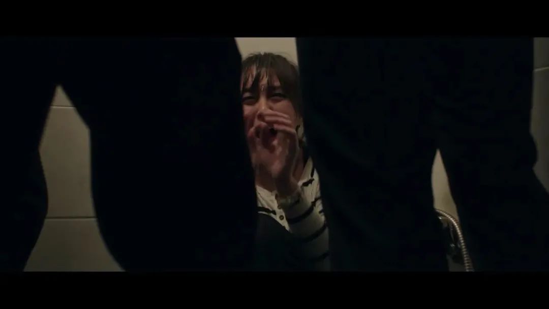 麻小薯世界 “被未成年用水瓶塞下体后,我的全裸受虐视频在朋友圈疯传”