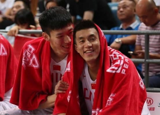 周琦|杀疯了！周琦：你确实配不上二阵，郭艾伦：拿你的奖金请我吃个饼吧！