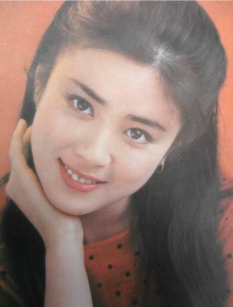 傅艺伟|曾经的大陆第一美女,因吸毒前途尽毁,身家过亿53岁却孤独一人