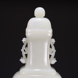 |和田玉双耳盖瓶、