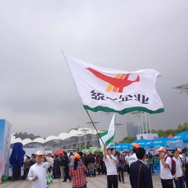 万客新传媒 昆山：万人徒步大会，爱夸十四载一路同行