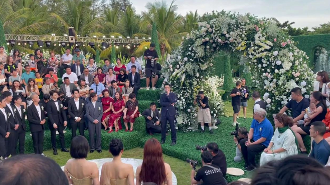 王彦霖|王彦霖艾佳妮豪华婚礼现场曝光，新郎接亲时特别搞笑，伴郎团花式玩闹