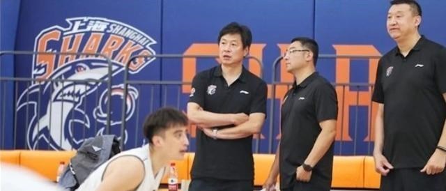 清浅微笑的我|李春江再下狠手！上海男篮又一内线大将走人，留下精英冲击季后赛