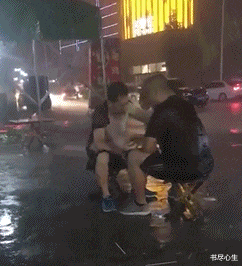 书尽心生|搞笑GIF：二哈见到了出差半个月的主人，贼激动了