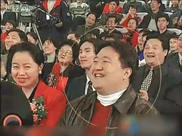 央视春晚|央视春晚从不对外公开售票，为何每年观众席坐得满满？他们什么身份