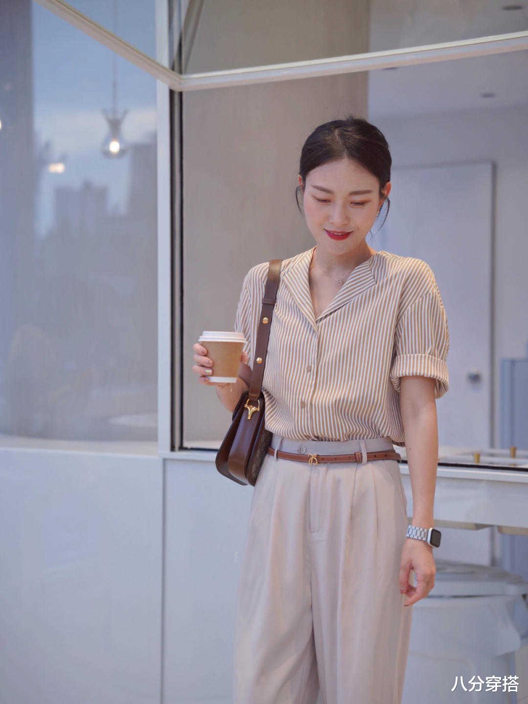 八分穿搭|秋天，衬衫的“高级穿法”是这样的，搭配西裤知性干练，洒脱利落