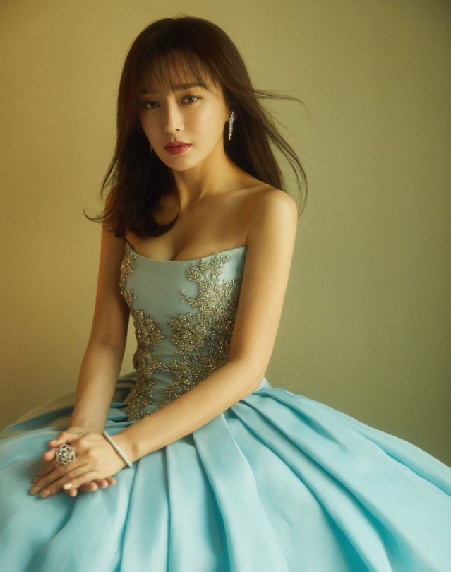 秦岚|“白月光”秦岚，温柔如水的女人，是优雅端庄本尊