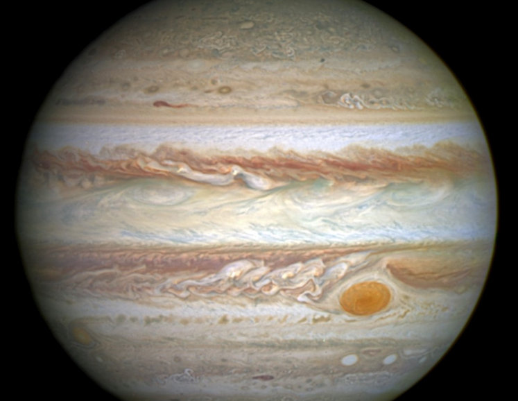 在这张“幸运”的红外图像中，木星看起来像个火球