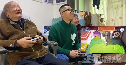 原神|索尼两任总裁联名出手，86岁大爷获赠独家大礼包，恐是全球唯一