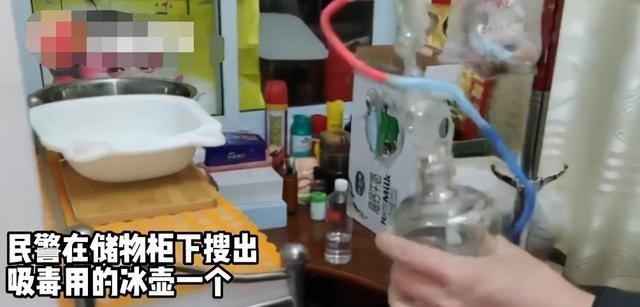 儿子和女友吸毒躲进衣柜,老母亲含泪为民警指出儿子藏匿点