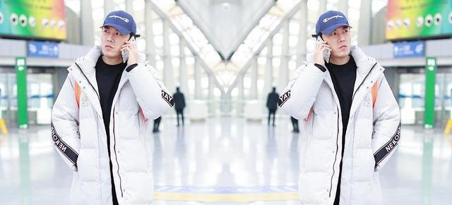 秦昊|伊能静一家三口逛街，秦昊一身休闲手揣裤兜，暴露姐弟恋真实状态