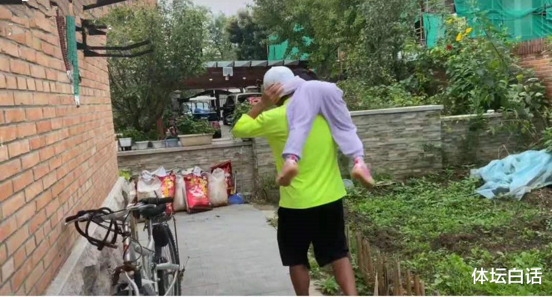 王楠|王楠接地气！回农村挖红薯，富豪老公：梦想就是娶个会干农活的